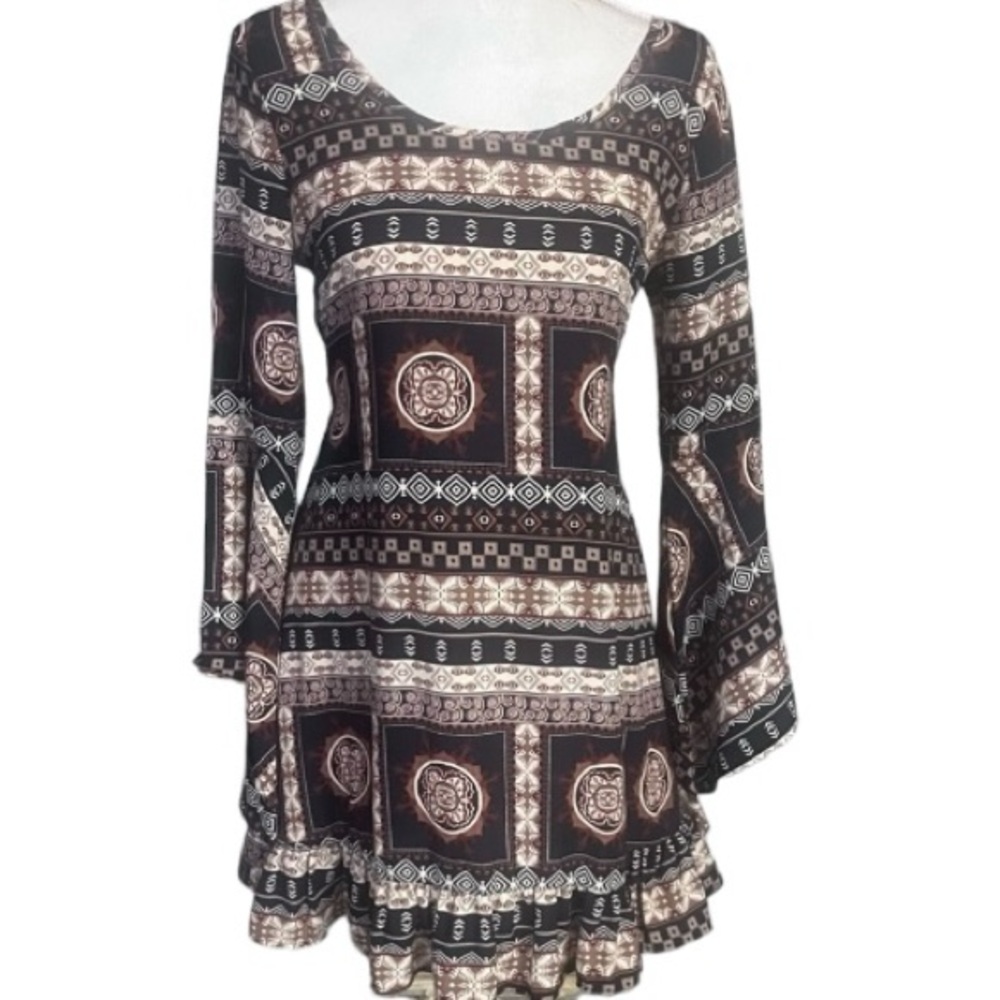 Patterned Lady’s Dress with Open Back and Ruffle Trim; Size Small